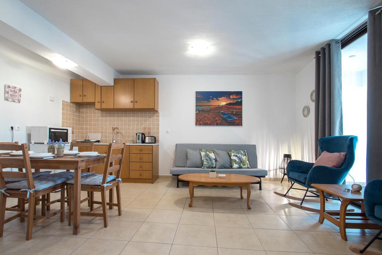 D & E Apartments Skiathos Town Bagian luar foto