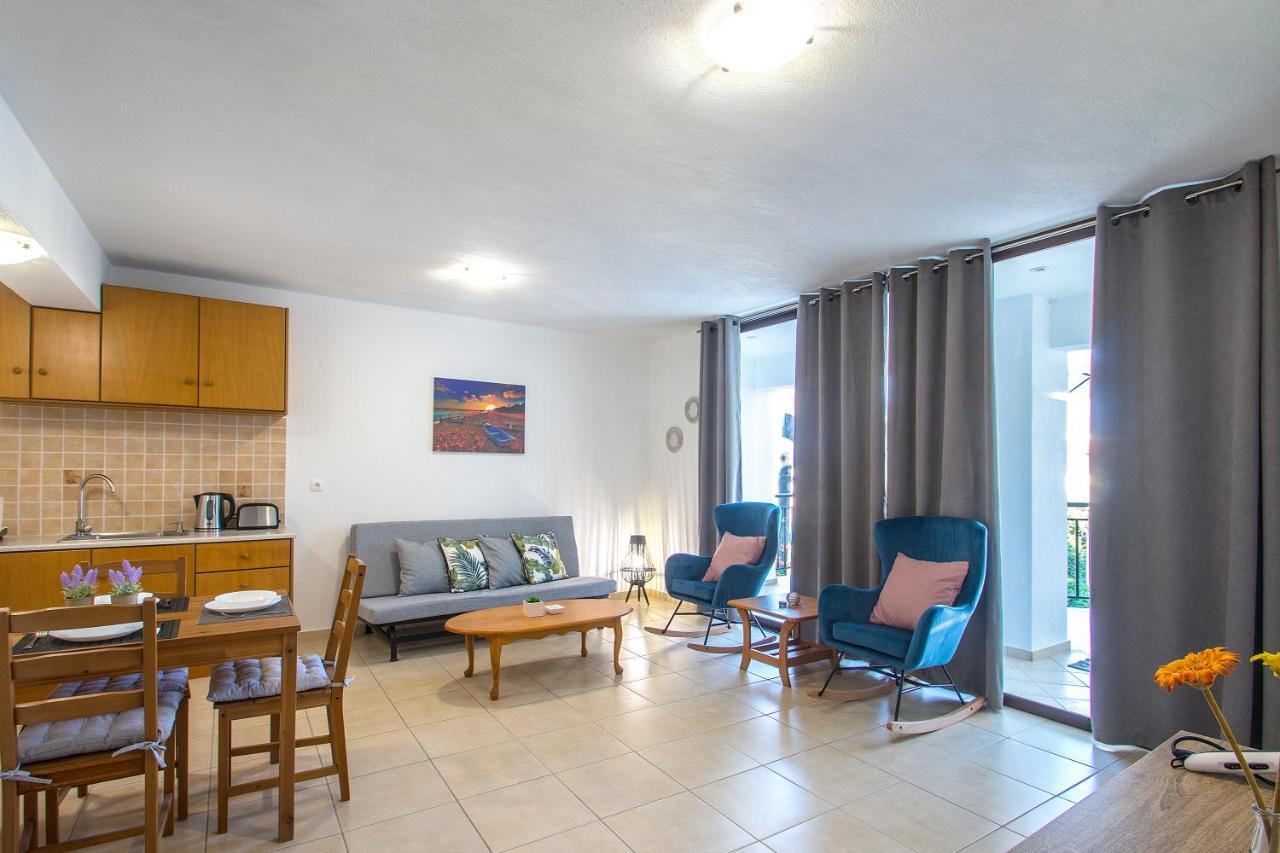 D & E Apartments Skiathos Town Bagian luar foto