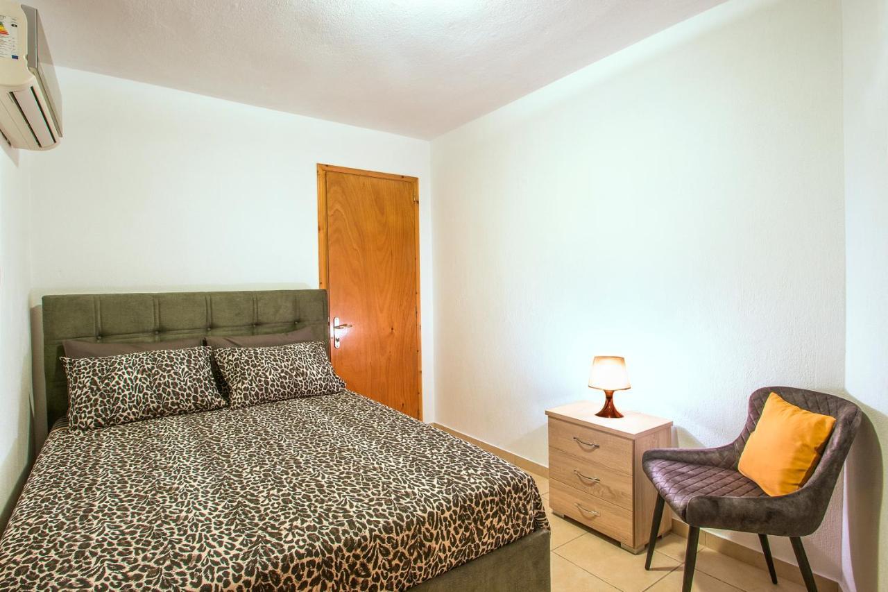 D & E Apartments Skiathos Town Bagian luar foto