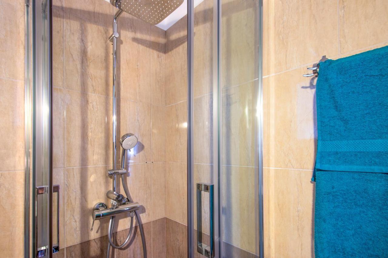 D & E Apartments Skiathos Town Bagian luar foto