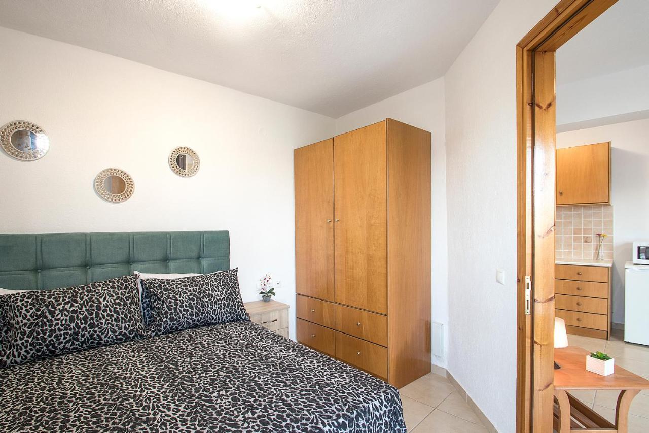 D & E Apartments Skiathos Town Bagian luar foto