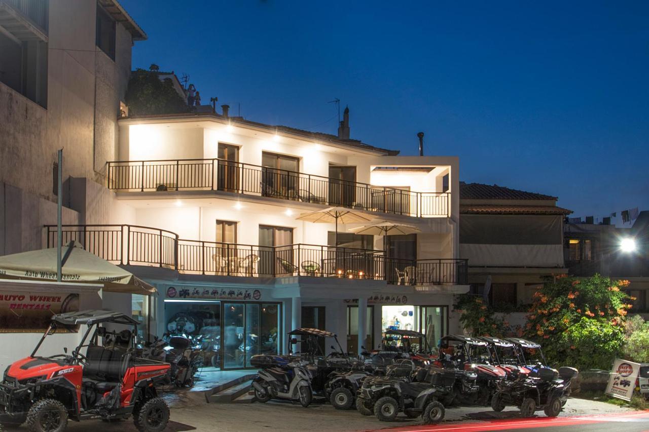 D & E Apartments Skiathos Town Bagian luar foto