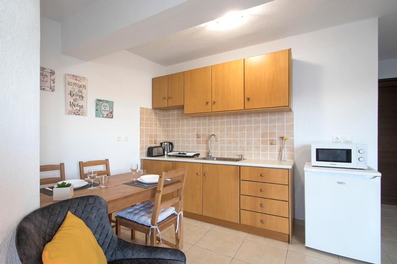 D & E Apartments Skiathos Town Bagian luar foto